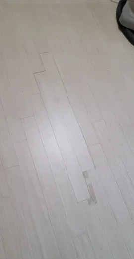 교체한 마루가 주변 마루와 이어진 모습