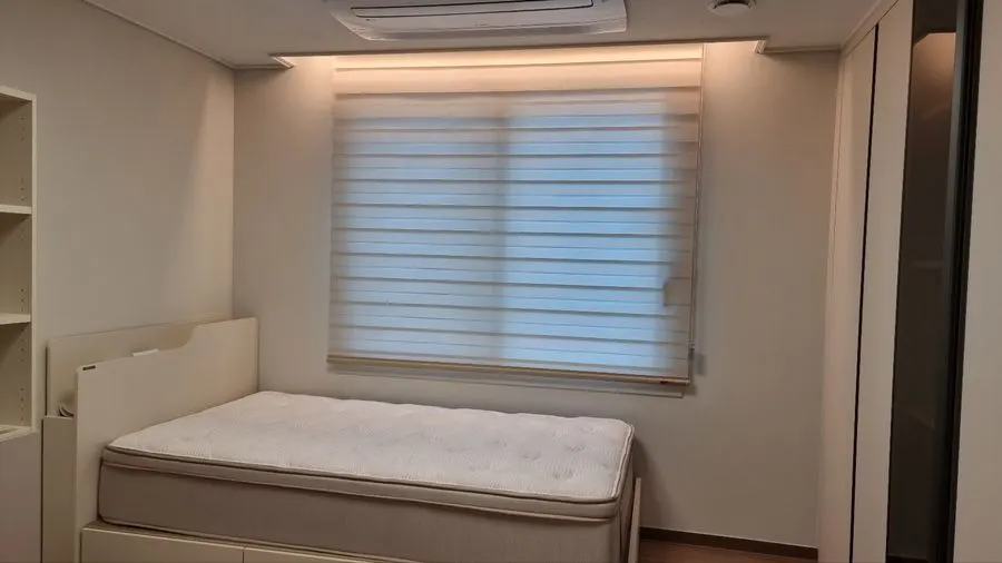 침실 창에 설치한 콤비블라인드