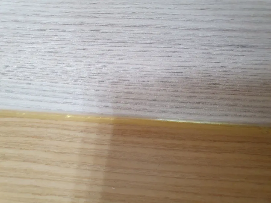 걸레받이 하단과 마루가 만나는 부분