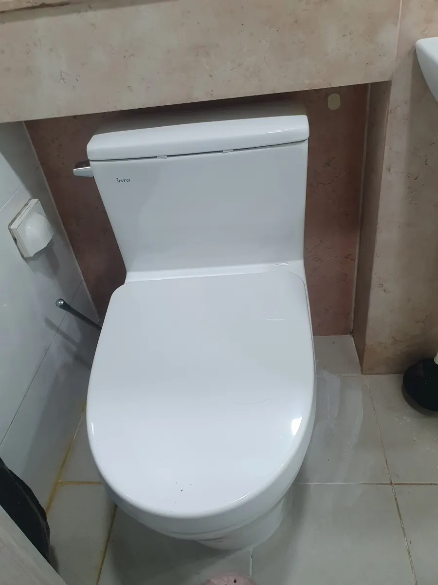 새로 설치한 원피스 변기